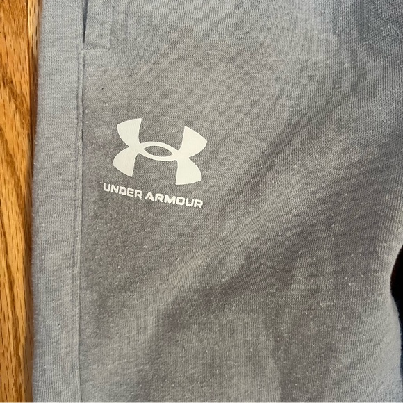 Youth Under Armour Joggers - Picture 2 of 3